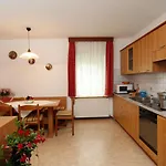 Lezuo Iris Apartamento *