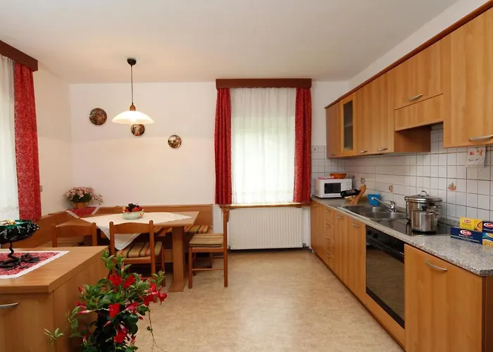 Lezuo Iris Apartman *