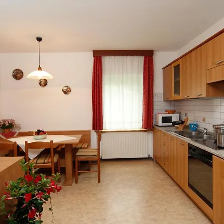 Lezuo Iris Apartmán *