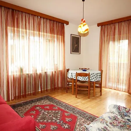 Lezuo Iris Apartmán *